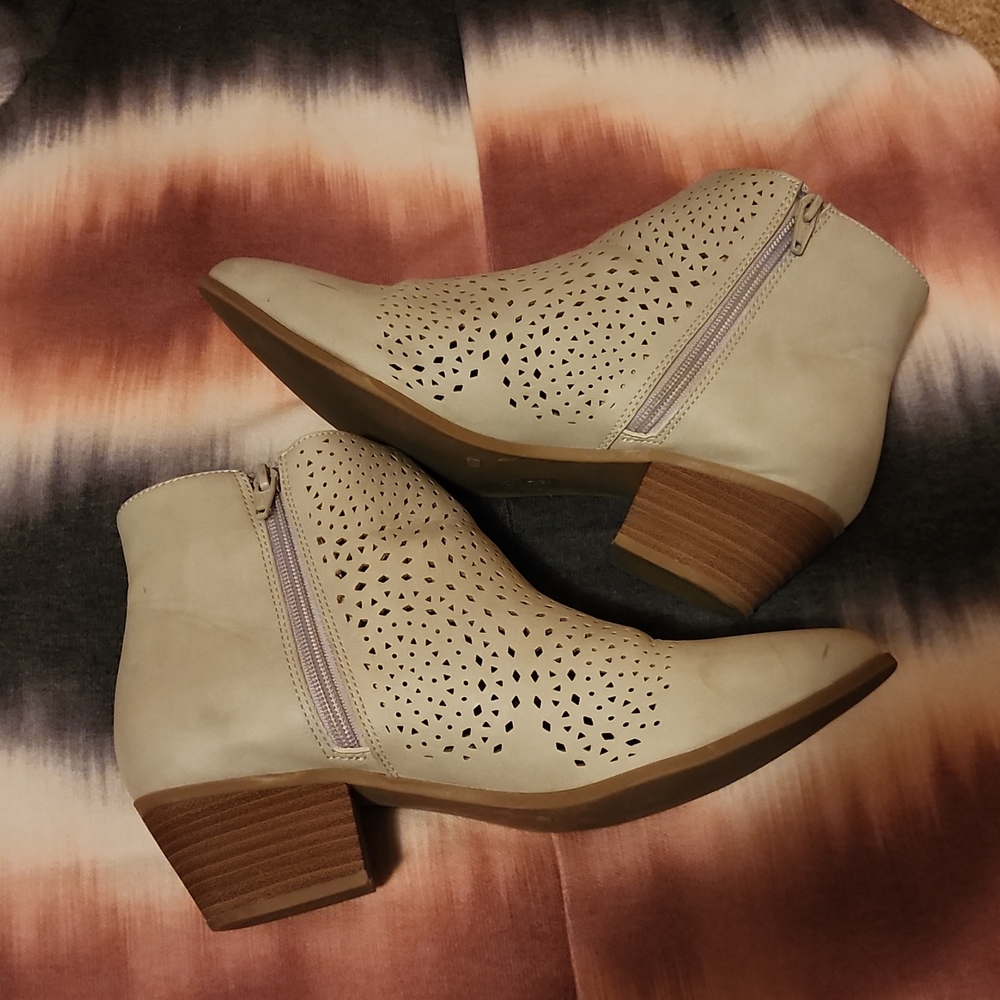 Booties - Picture 4 of 7